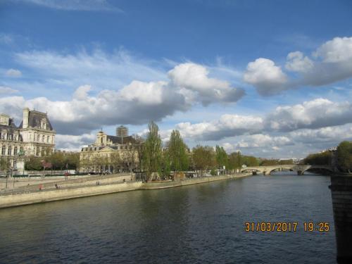 март, париж 2215.JPG