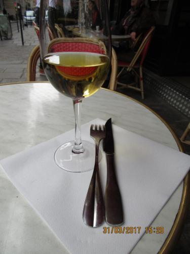 март, париж 2043.JPG