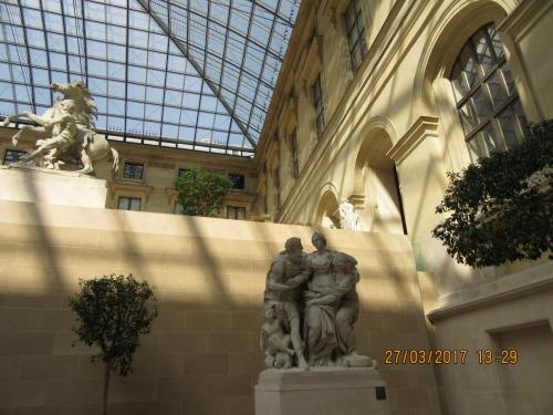 март, париж 558.JPG