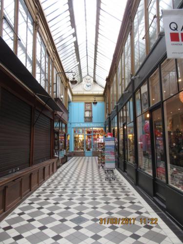 март, париж 2010.JPG