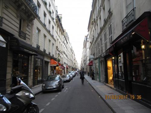 март, париж 2238.JPG