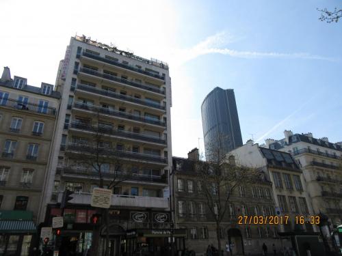 март, париж 714.JPG