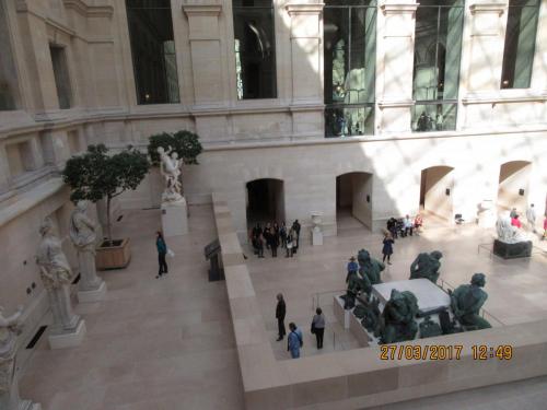 март, париж 471.JPG