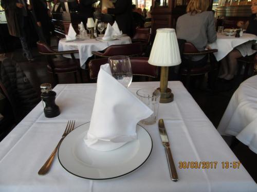 март, париж 1697.JPG