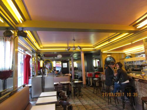 март, париж 430.JPG