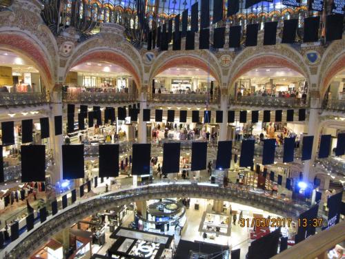 март, париж 2034.JPG