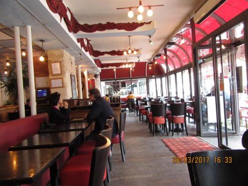 март, париж 1075.JPG