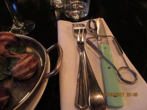 март, париж 2299.JPG