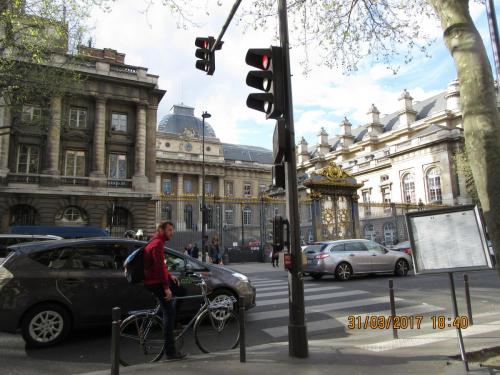 март, париж 2176.JPG