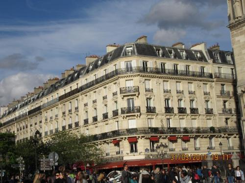 март, париж 2194.JPG