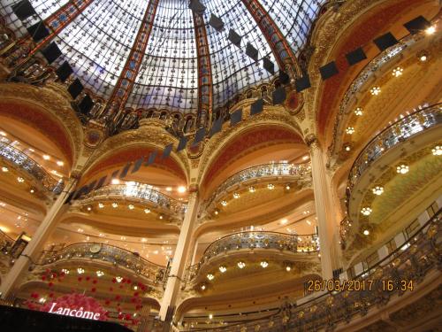 март, париж 224.JPG