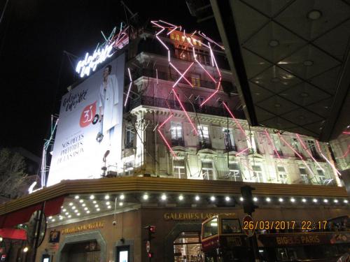 март, париж 381.JPG