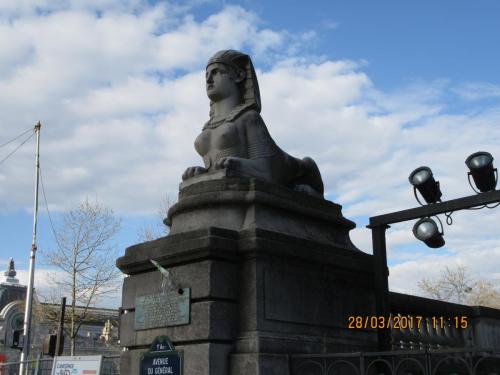 март, париж 914.JPG