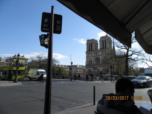 март, париж 920.JPG