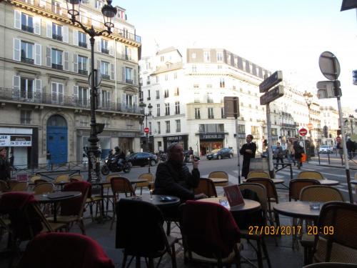 март, париж 857.JPG