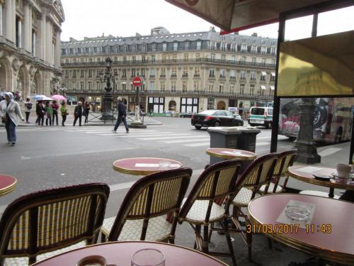 март, париж 2025.JPG