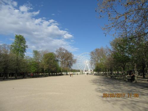 март, париж 902.JPG