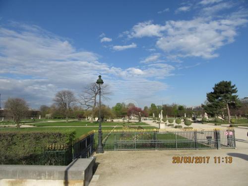 март, париж 912.JPG