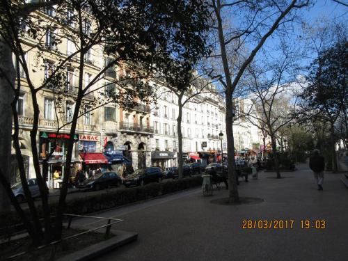 март, париж 1091.JPG