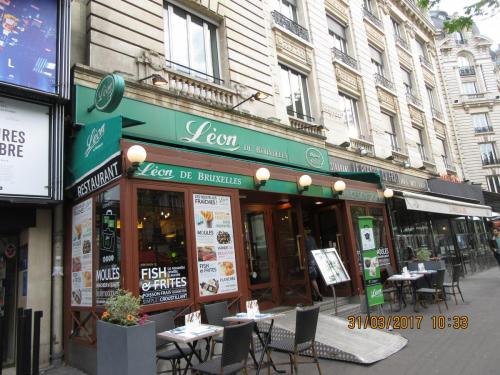 март, париж 1937.JPG