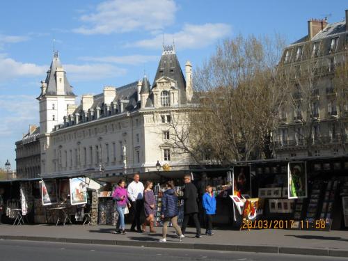 март, париж 919.JPG