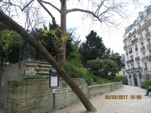 март, париж 969.JPG