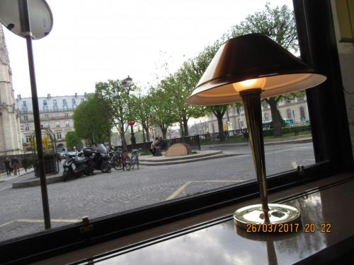 март, париж 344.JPG