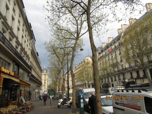 март, париж 1964.JPG