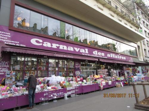 март, париж 1977.JPG