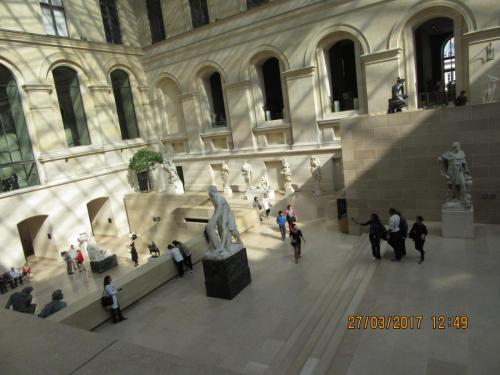 март, париж 470.JPG