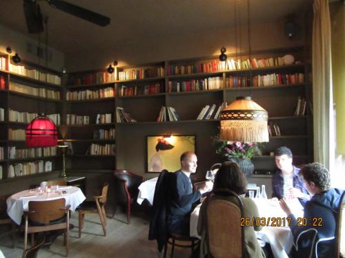 март, париж 340.JPG