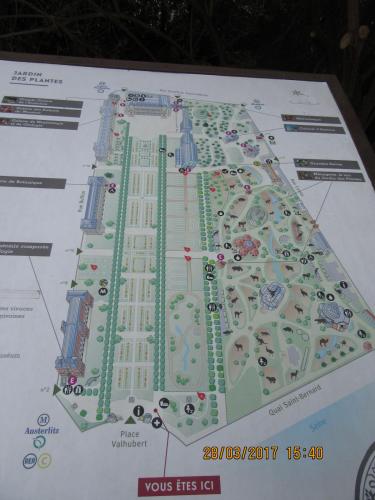 март, париж 1000.JPG