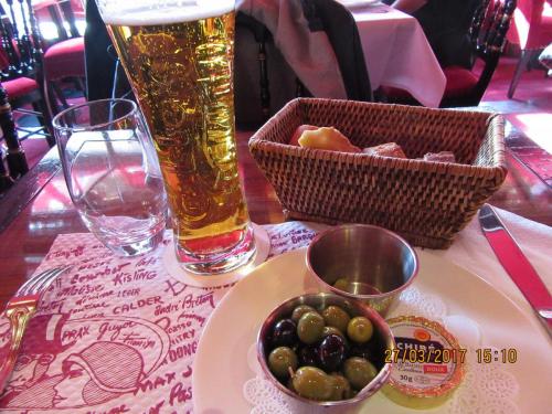 март, париж 693.JPG