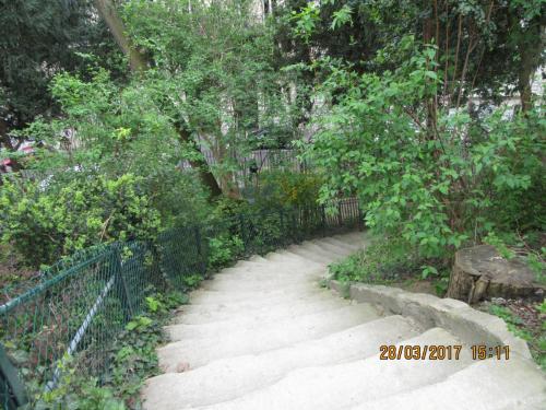 март, париж 977.JPG