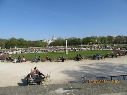 март, париж 827.JPG