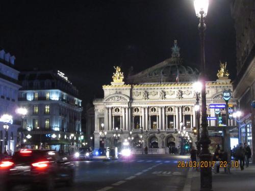 март, париж 374.JPG