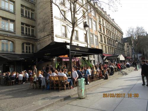 март, париж 308.JPG