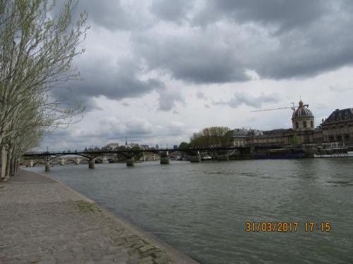 март, париж 2070.JPG