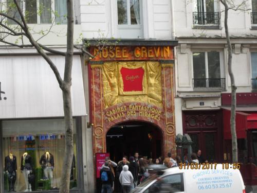 март, париж 1965.JPG