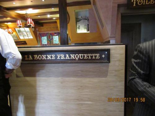 март, париж 1143.JPG