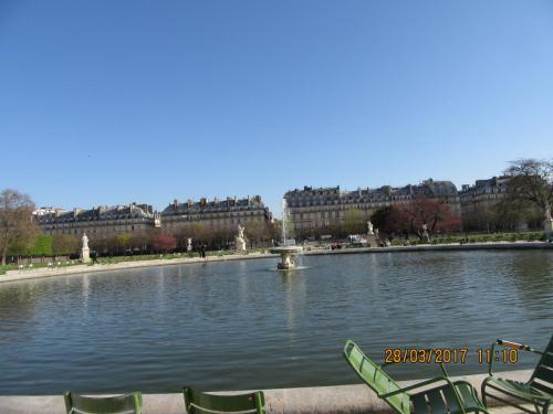 март, париж 907.JPG