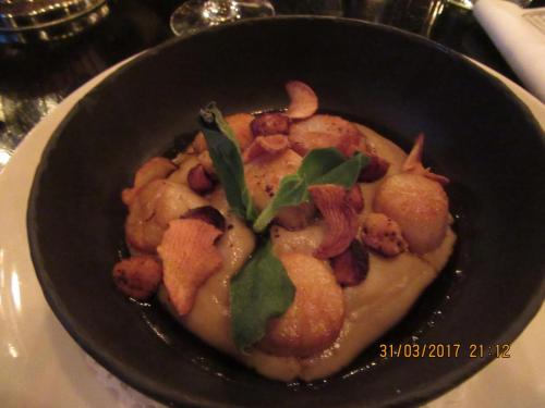 март, париж 2305.JPG