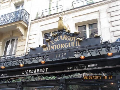 март, париж 293.JPG