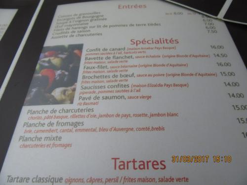 март, париж 2040.JPG