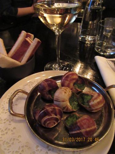 март, париж 2301.JPG