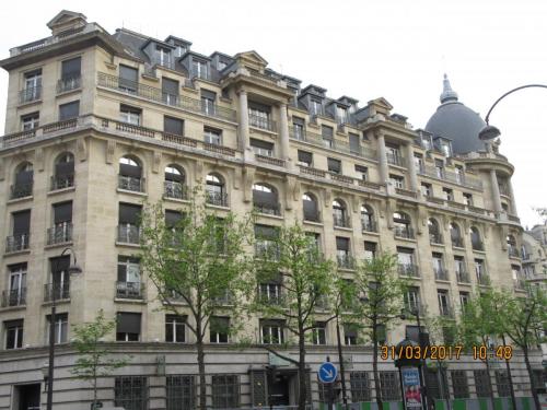 март, париж 1956.JPG