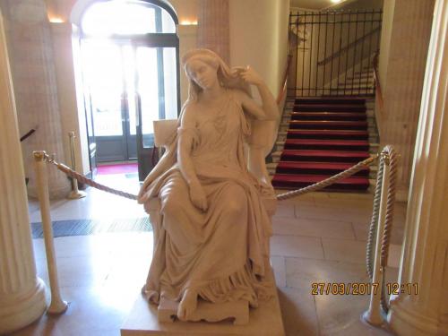 март, париж 453.JPG