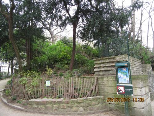 март, париж 968.JPG