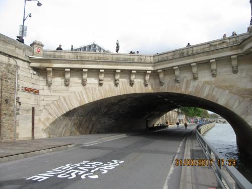 март, париж 2092.JPG