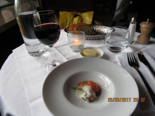 март, париж 353.JPG